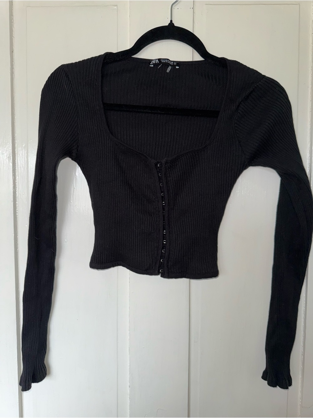Zara Black Ribbed Hook-and-Eye Long-Sleeve Crop Top